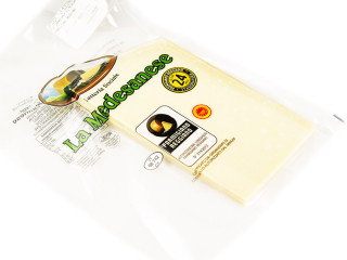 Parmazán Parmiggiano Reggiano vakuově balený - cca 500 gramů, 24 měsíců